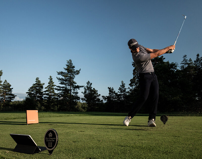 Picture of golfer using Trackman